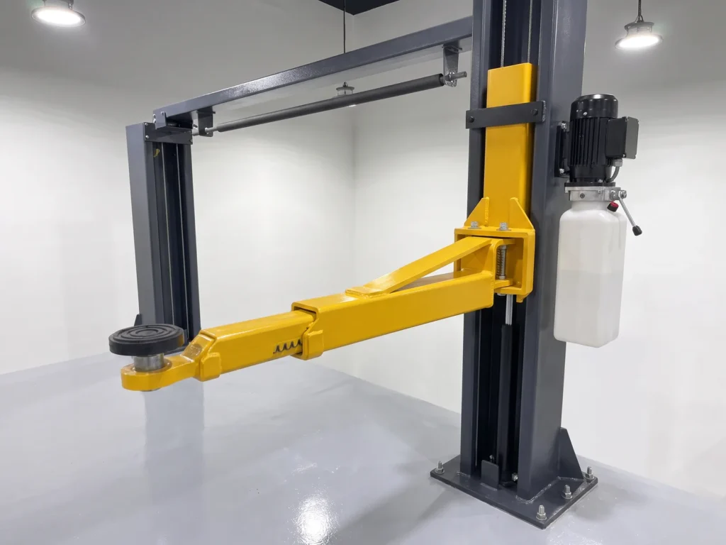 Clear-floor two-post lift 3700 mm, close-up of its main components