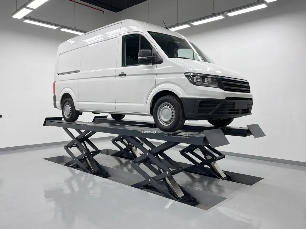 Ultrathin small-platform scissor lift 4500 kg in a vehicle service bay